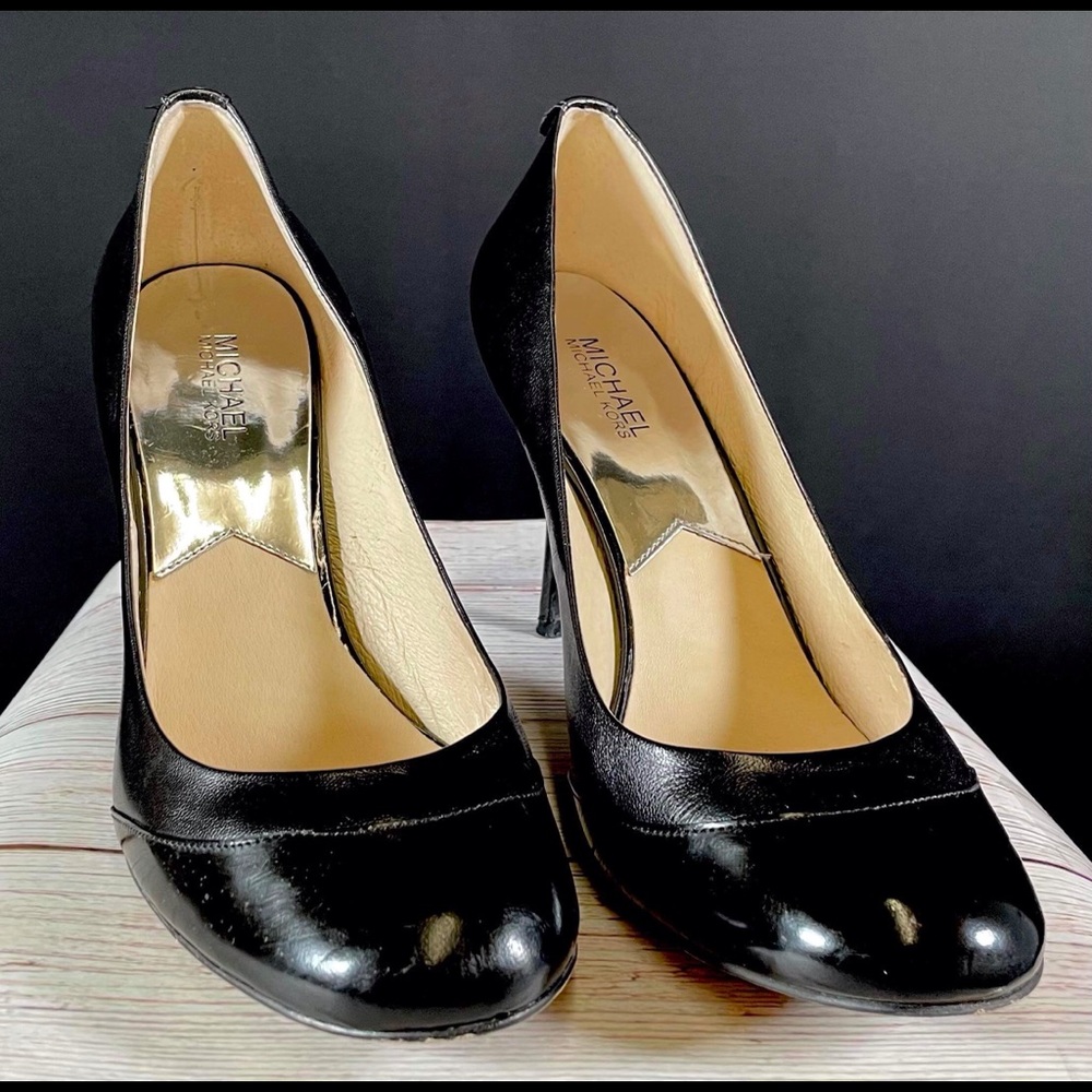 Black Michael Kors heel